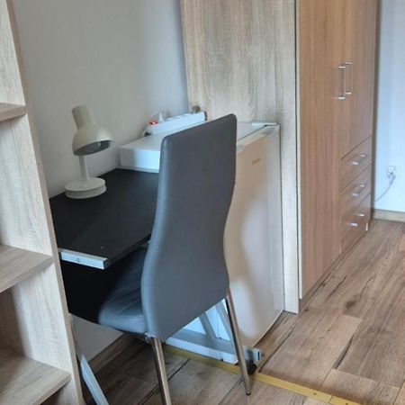 Hostel Tulip - Pokoj Nr 8 Ze Wspolna Lazienka I Kuchnia Szczecin Exterior photo